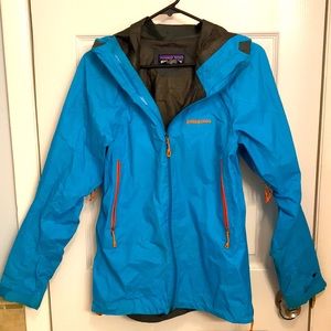 Women’s Patagonia Rain Coat, size Medium